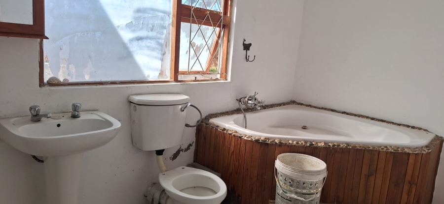 Commercial Property for Sale in Cove Ridge East Eastern Cape